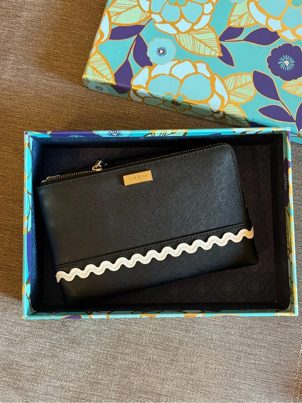 kate spade Black Leather Zip Small Purse Cream Scallop Trim